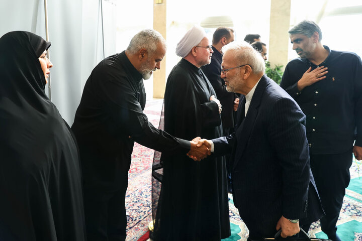 مراسم ختم مادر الهام آزاد