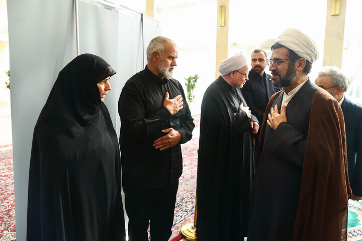 مراسم ختم مادر الهام آزاد