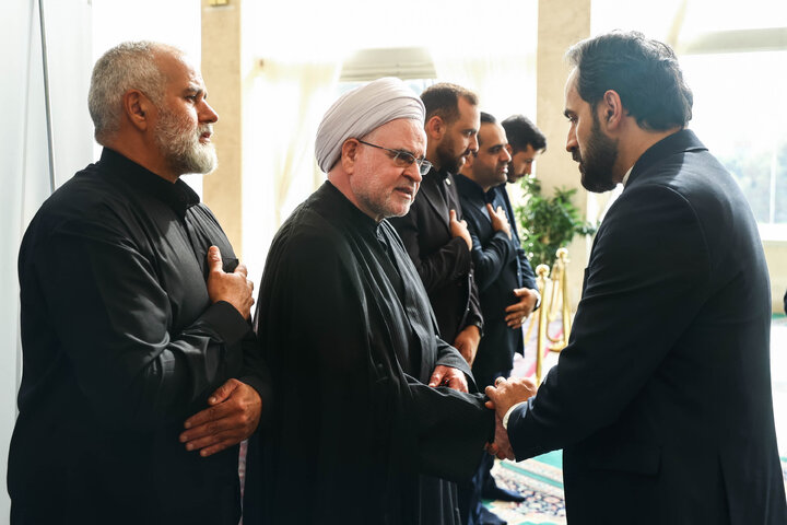 مراسم ختم مادر الهام آزاد