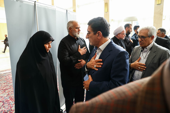 مراسم ختم مادر الهام آزاد