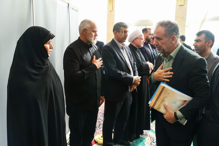 مراسم ختم مادر الهام آزاد