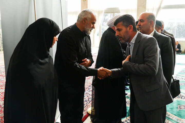 مراسم ختم مادر الهام آزاد