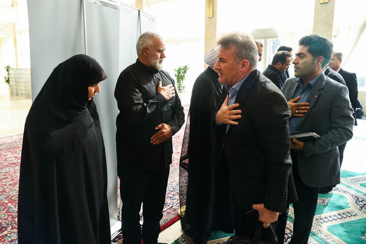 مراسم ختم مادر الهام آزاد