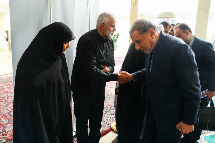 مراسم ختم مادر الهام آزاد