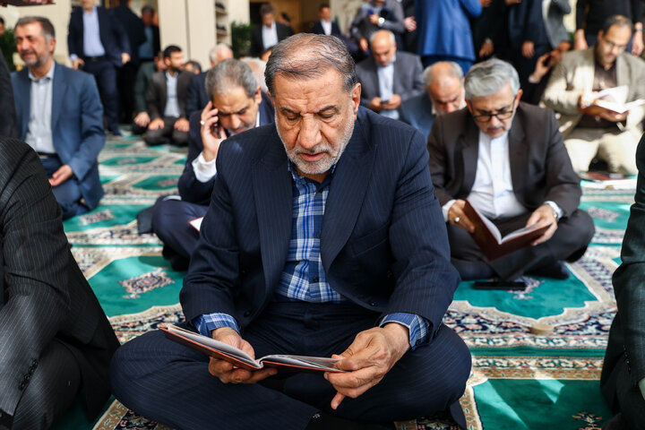 مراسم ختم مادر الهام آزاد