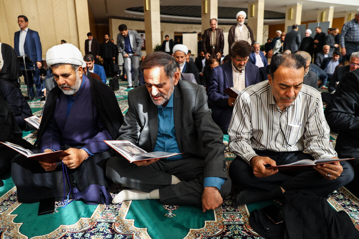 مراسم ختم مادر الهام آزاد