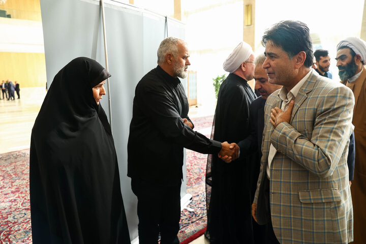 مراسم ختم مادر الهام آزاد