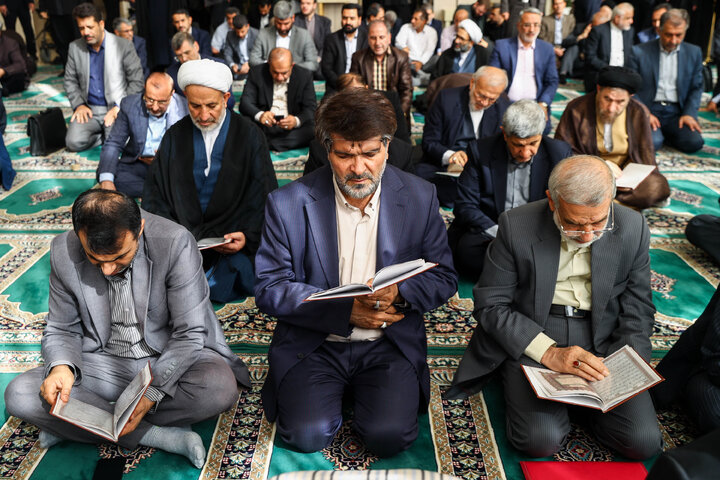 مراسم ختم مادر الهام آزاد