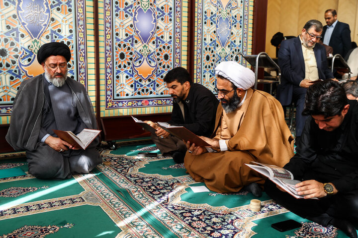 مراسم ختم مادر الهام آزاد