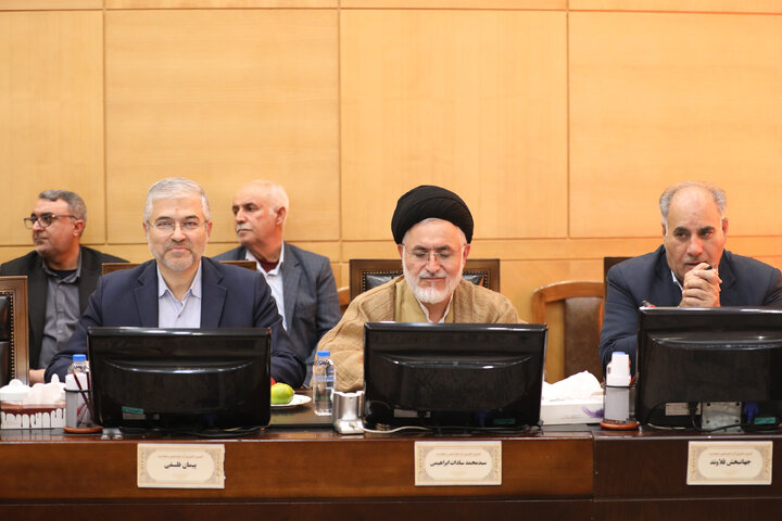 نشست کمیسیون کشاورزی با حضور عبدالکریم حسین‌زاده معاون رئیس جمهور در امور توسعه روستایی و مناطق محروم کشور