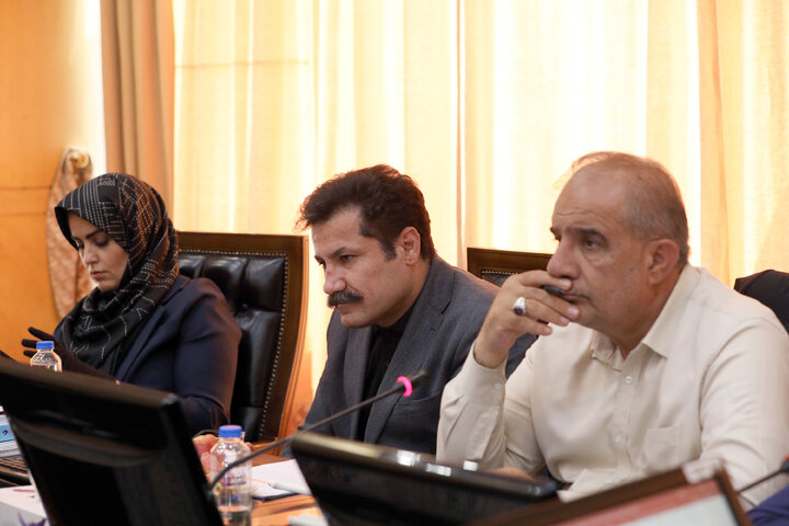 نشست کمیسیون کشاورزی با حضور عبدالکریم حسین‌زاده معاون رئیس جمهور در امور توسعه روستایی و مناطق محروم کشور