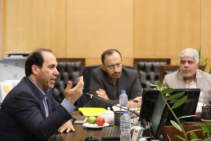 نشست کمیسیون کشاورزی با حضور عبدالکریم حسین‌زاده معاون رئیس جمهور در امور توسعه روستایی و مناطق محروم کشور