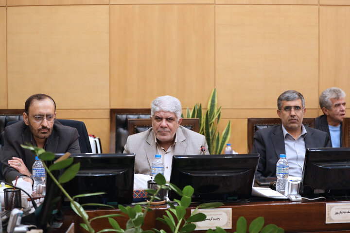 نشست کمیسیون کشاورزی با حضور عبدالکریم حسین‌زاده معاون رئیس جمهور در امور توسعه روستایی و مناطق محروم کشور