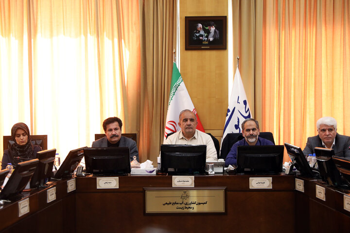 نشست کمیسیون کشاورزی با حضور عبدالکریم حسین‌زاده معاون رئیس جمهور در امور توسعه روستایی و مناطق محروم کشور