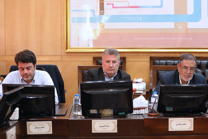 نشست کمیسیون کشاورزی با حضور عبدالکریم حسین‌زاده معاون رئیس جمهور در امور توسعه روستایی و مناطق محروم کشور