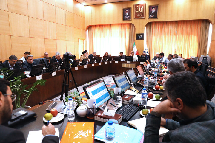 نشست کمیسیون کشاورزی با حضور عبدالکریم حسین‌زاده معاون رئیس جمهور در امور توسعه روستایی و مناطق محروم کشور