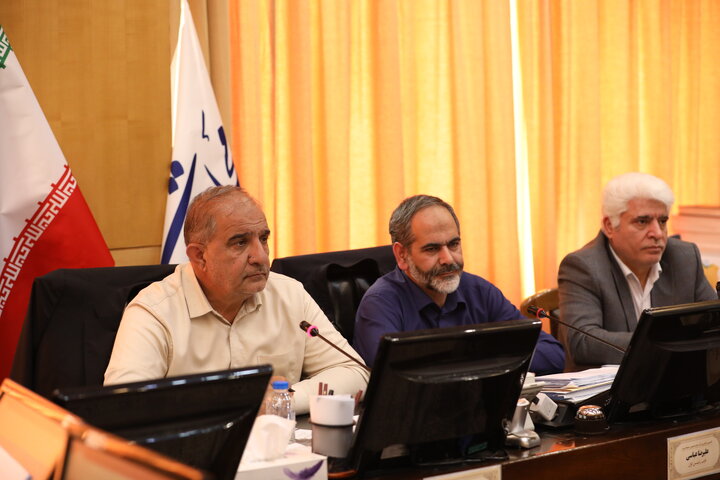 نشست کمیسیون کشاورزی با حضور عبدالکریم حسین‌زاده معاون رئیس جمهور در امور توسعه روستایی و مناطق محروم کشور