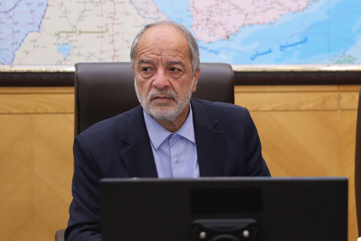 نشست اعضای کمیسیون برنامه و بودجه با حضور وزیر راه