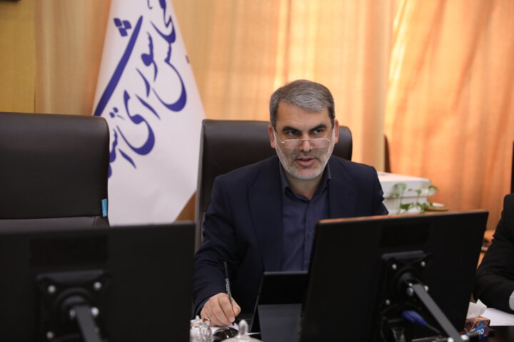 نشست اعضای کمیسیون برنامه و بودجه با حضور وزیر راه