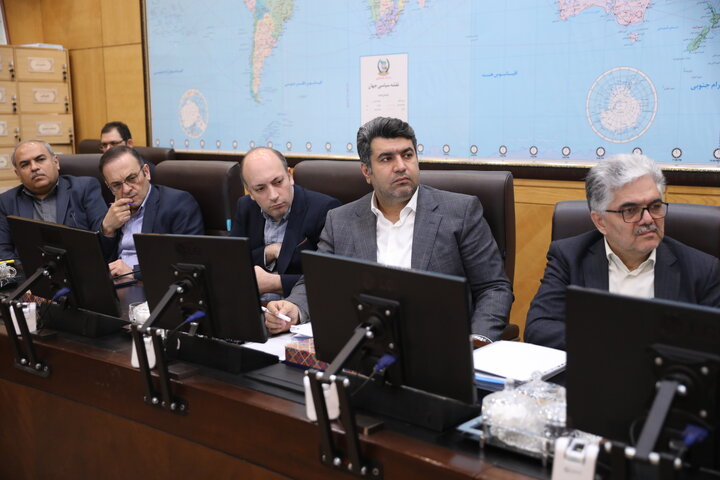 نشست اعضای کمیسیون برنامه و بودجه با حضور وزیر راه