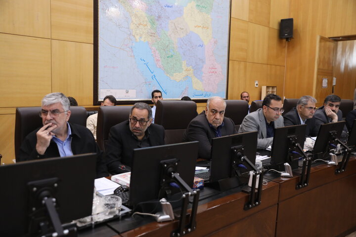 نشست اعضای کمیسیون برنامه و بودجه با حضور وزیر راه