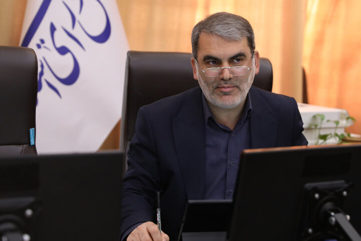 نشست اعضای کمیسیون برنامه و بودجه با حضور وزیر راه