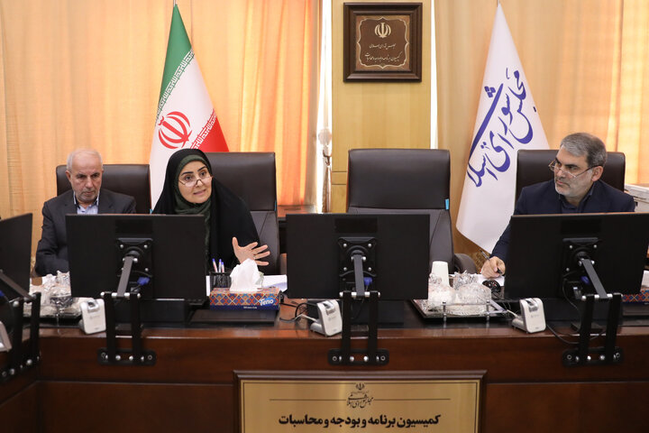 نشست اعضای کمیسیون برنامه و بودجه با حضور وزیر راه