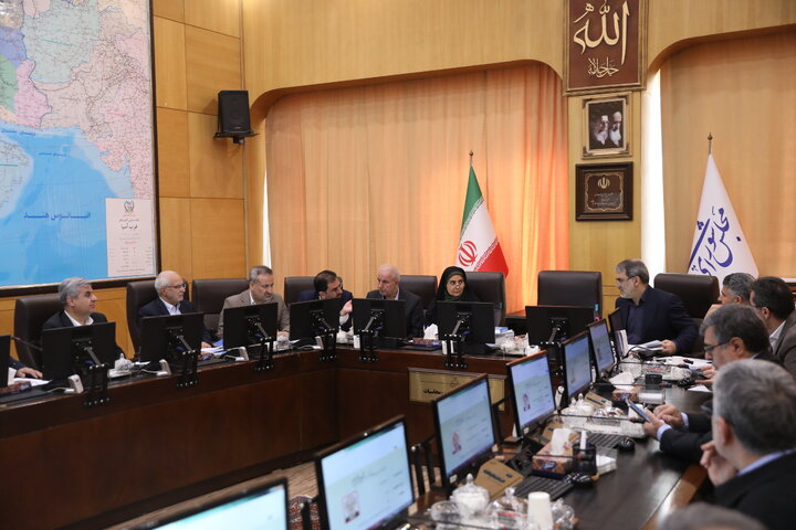 نشست اعضای کمیسیون برنامه و بودجه با حضور وزیر راه