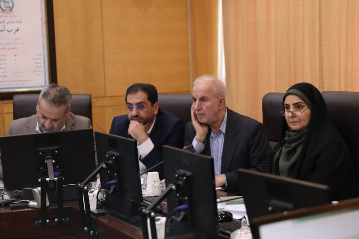 نشست اعضای کمیسیون برنامه و بودجه با حضور وزیر راه