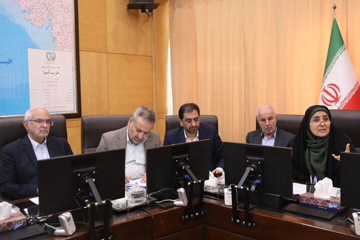 نشست اعضای کمیسیون برنامه و بودجه با حضور وزیر راه