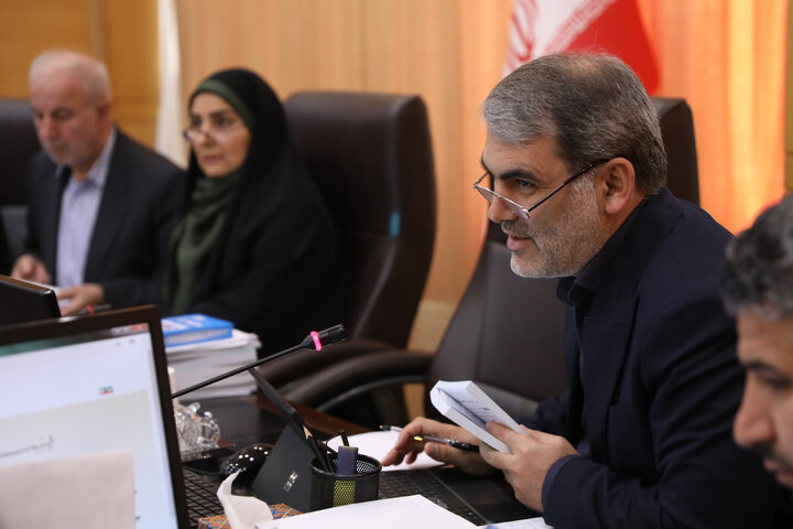 نشست اعضای کمیسیون برنامه و بودجه با حضور وزیر راه