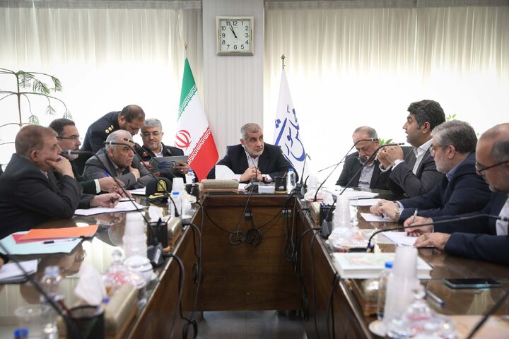 بررسی علل عدم تعیین سهم دستگاه‌های مختلف اجرایی از منابع حاصل از جرایم رانندگی با حضور نیکزاد