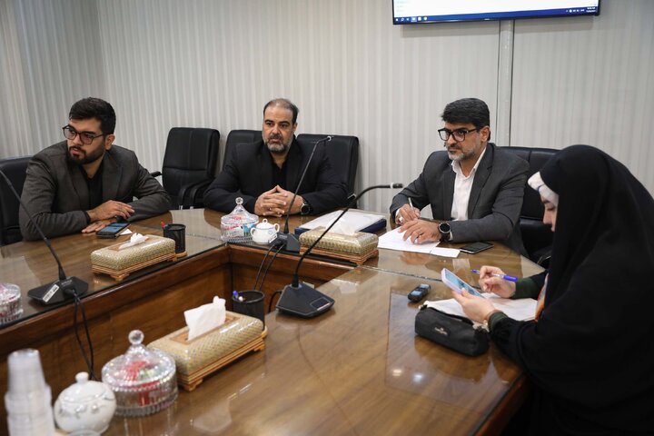 بررسی علل عدم تعیین سهم دستگاه‌های مختلف اجرایی از منابع حاصل از جرایم رانندگی با حضور نیکزاد