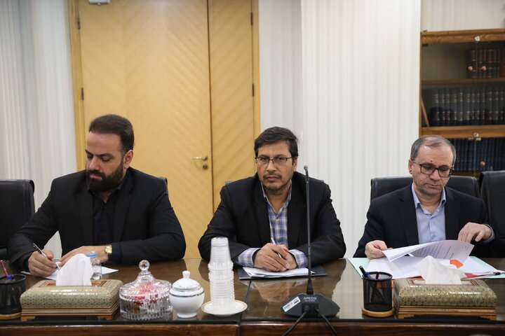 بررسی علل عدم تعیین سهم دستگاه‌های مختلف اجرایی از منابع حاصل از جرایم رانندگی با حضور نیکزاد