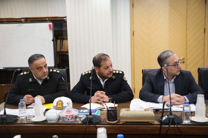 بررسی علل عدم تعیین سهم دستگاه‌های مختلف اجرایی از منابع حاصل از جرایم رانندگی با حضور نیکزاد