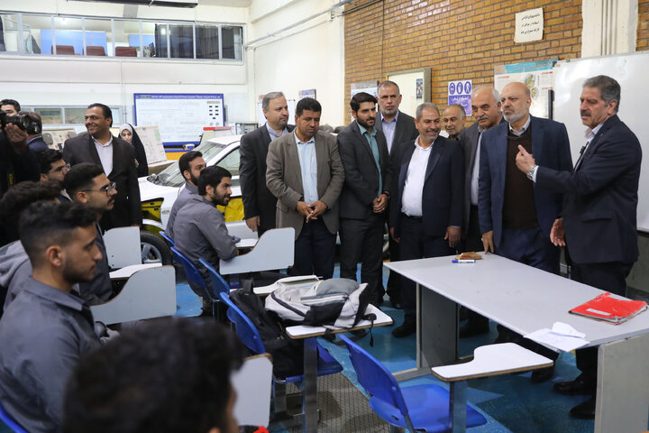 بازدید اعضای کمیسیون آموزش تحقیقات و فناوری از دانشکده انقلاب دانشگاه ملی مهارت