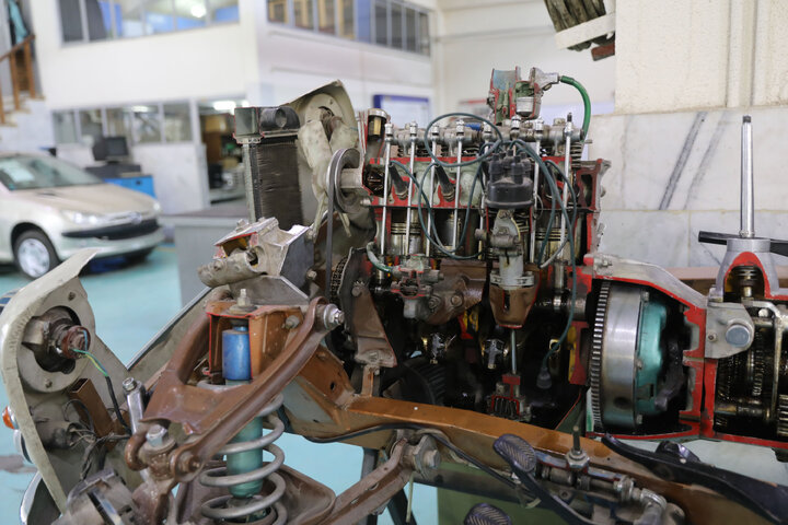 بازدید اعضای کمیسیون آموزش تحقیقات و فناوری از دانشکده انقلاب دانشگاه ملی مهارت