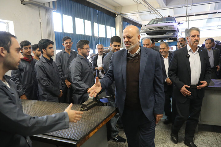 بازدید اعضای کمیسیون آموزش تحقیقات و فناوری از دانشکده انقلاب دانشگاه ملی مهارت