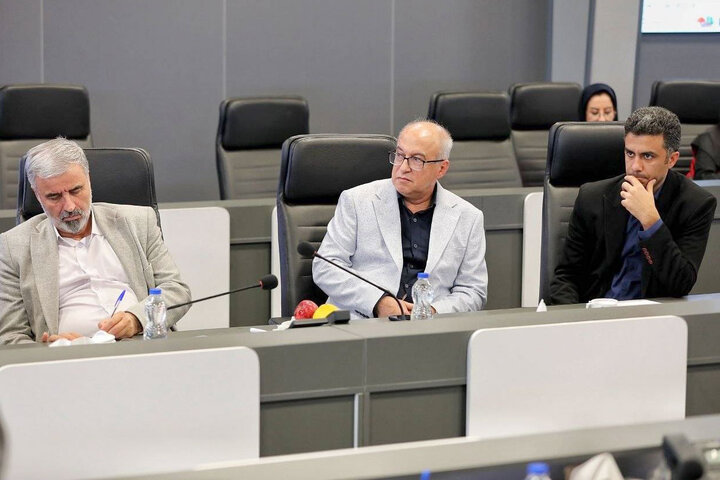 نشست مشترک اعضای کمیسیون بهداشت با رئیس و معاونان جمعیت هلال احمر