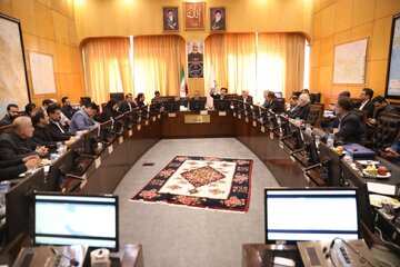 نشست اعضای کمیسیون عمران با حضور حسین زاده معاون رئیس جمهور