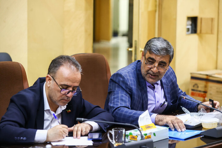 نشست فراکسیون توسعه متوازن با حضور وزیر اقتصاد