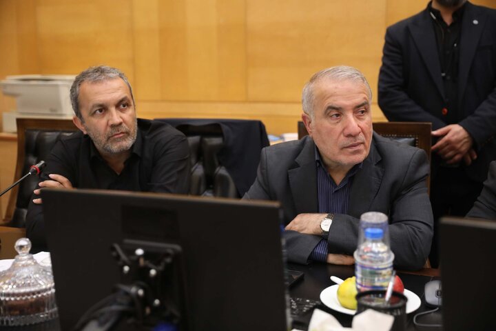 نشست اعضای کمیسیون عمران با حضور حسین زاده معاون رئیس جمهور