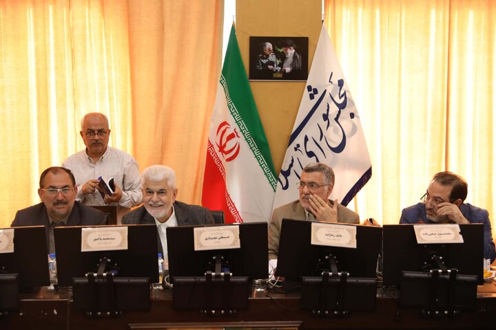 نشست اعضای کمیسیون بهداشت با حضور وزیر بهداشت و درمان