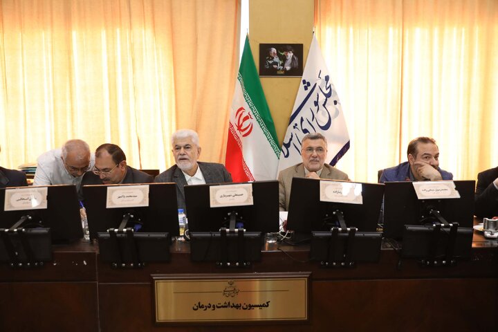 نشست اعضای کمیسیون بهداشت با حضور وزیر بهداشت و درمان