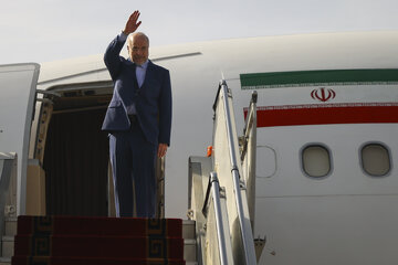 دکتر قالیباف تهران را به مقصد اسلام آباد ترک کرد