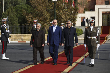 بدرقه رسمی رئیس مجلس پیش از عزیمت به پاکستان