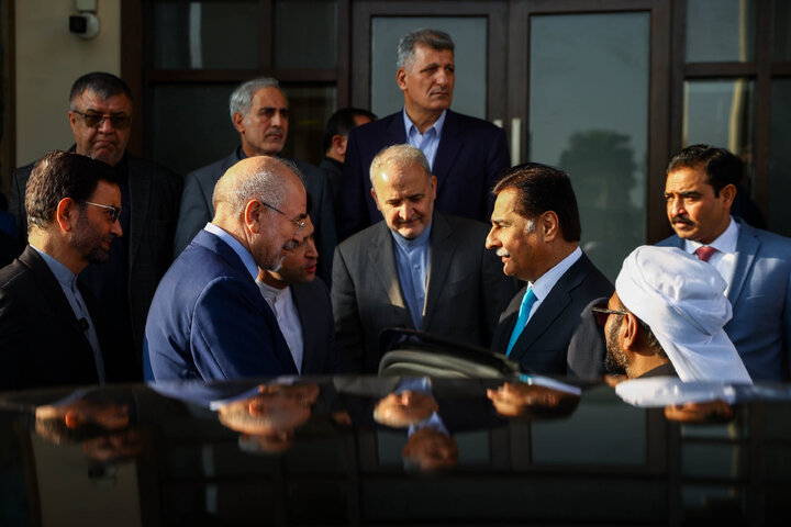 استقبال رئیس مجلس ملی پاکستان از دکتر قالیباف در بدو ورود به فرودگاه اسلام آباد