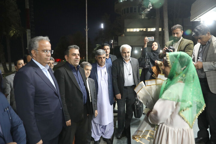 استقبال استاندار استان سیستان و بلوچستان از اعضای کمیسیون اجتماعی در بدو ورود به این استان