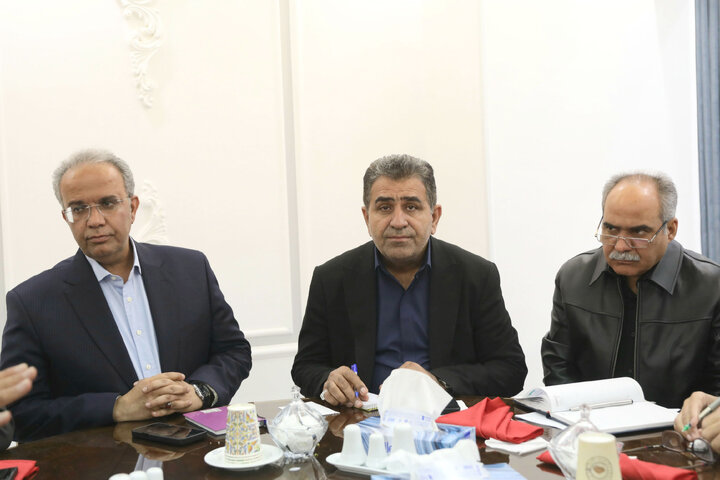 استقبال استاندار استان سیستان و بلوچستان از اعضای کمیسیون اجتماعی در بدو ورود به این استان