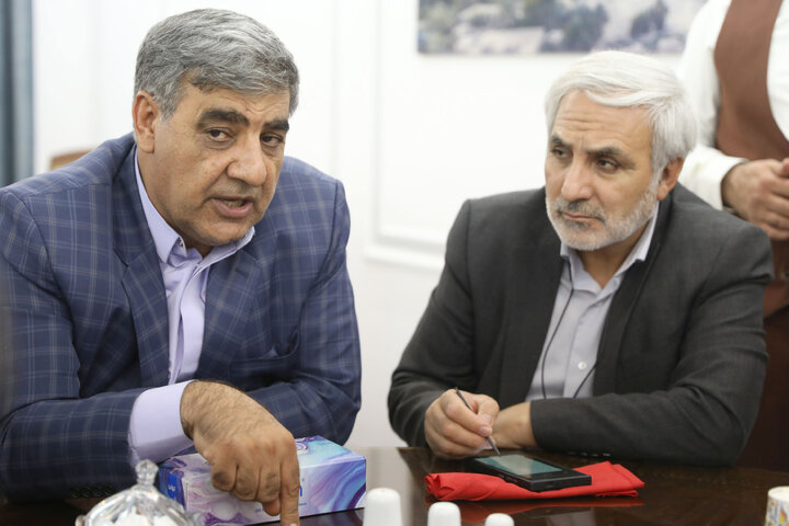 استقبال استاندار استان سیستان و بلوچستان از اعضای کمیسیون اجتماعی در بدو ورود به این استان